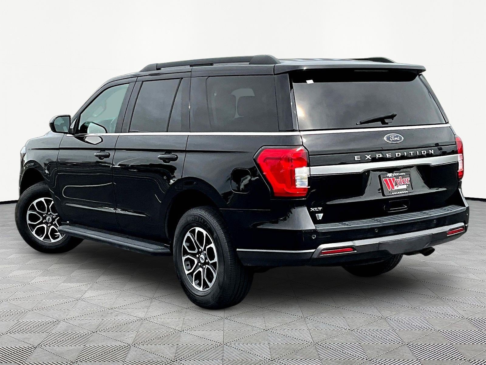 Used 2022 Ford Expedition XLT AWD/4WD image 4