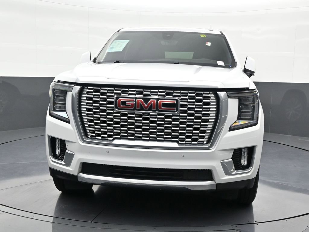 Used 2022 GMC Yukon XL Denali w/ Denali Premium Package image 9