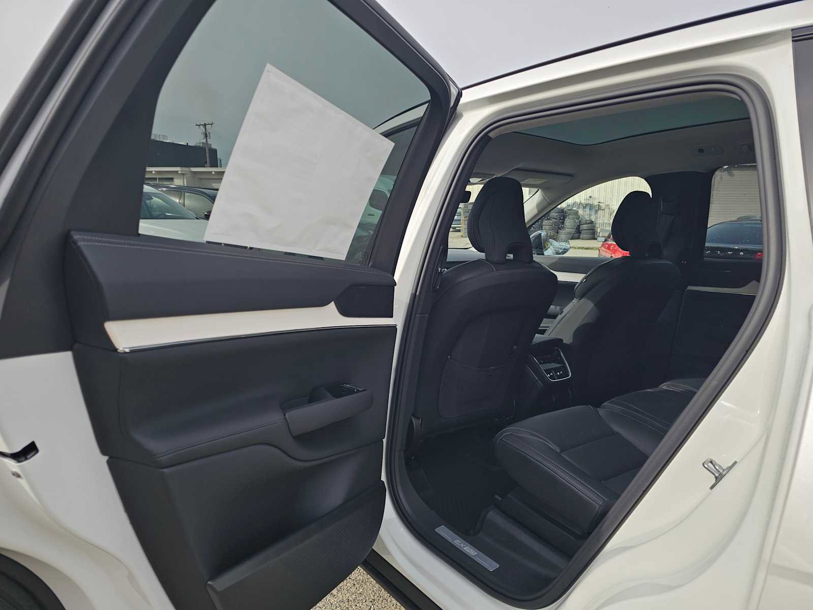 New 2026 Volvo EX90 Ultra image 17