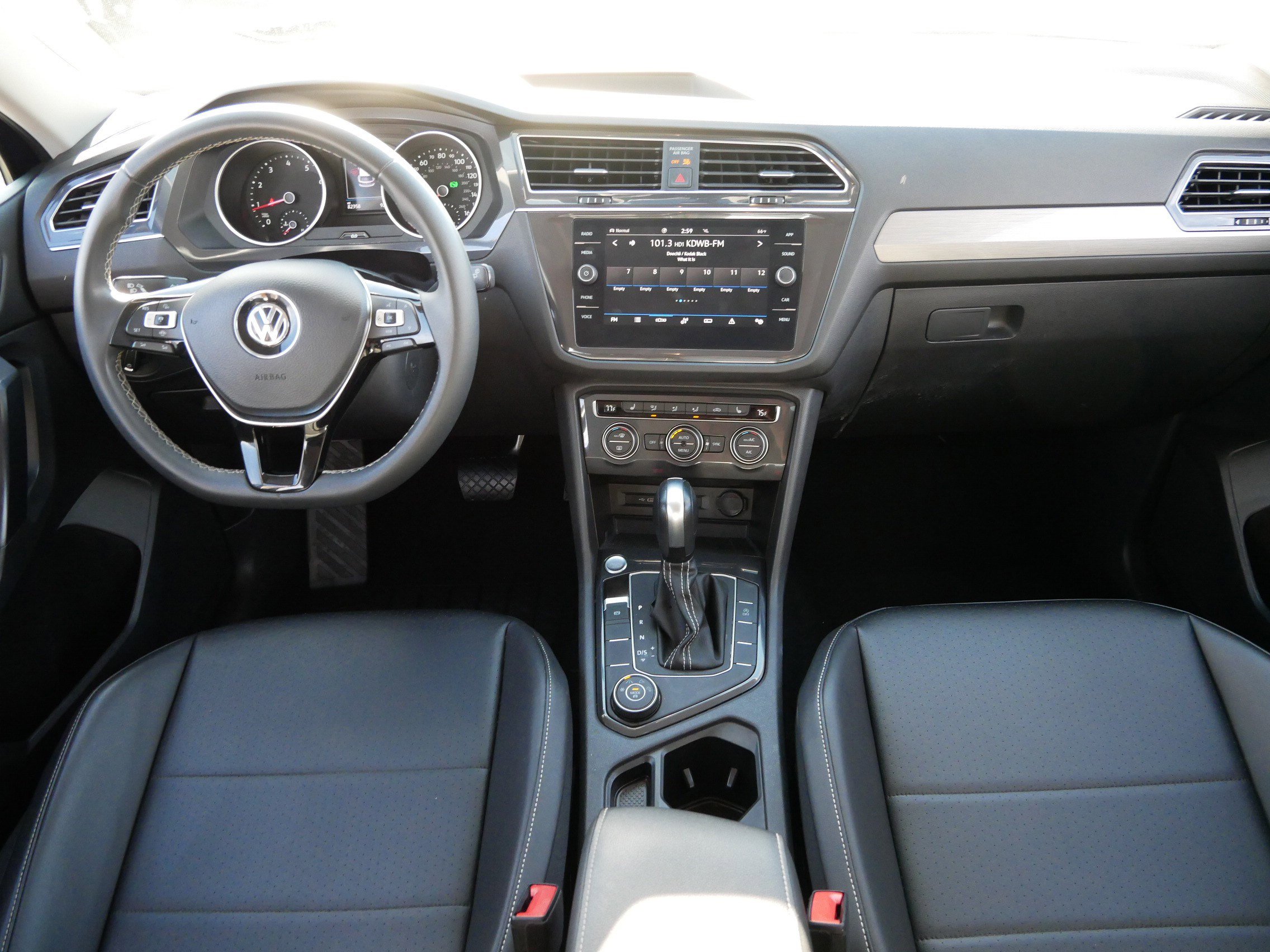 Used 2021 Volkswagen Tiguan SE image 10