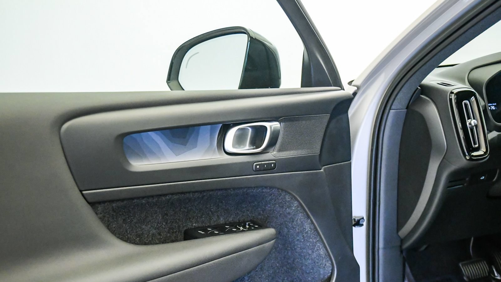 Certified 2023 Volvo XC40 Recharge Plus AWD/4WD image 24