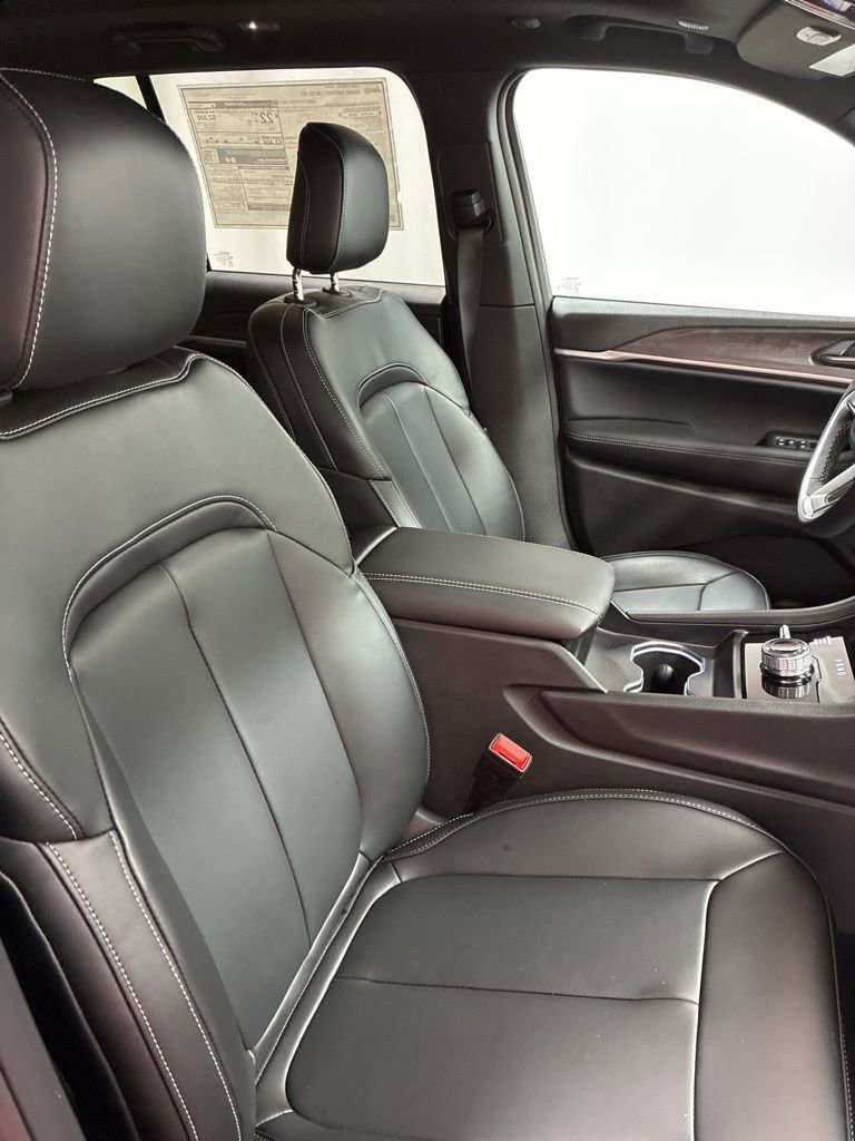 New 2025 Jeep Grand Cherokee Limited image 27