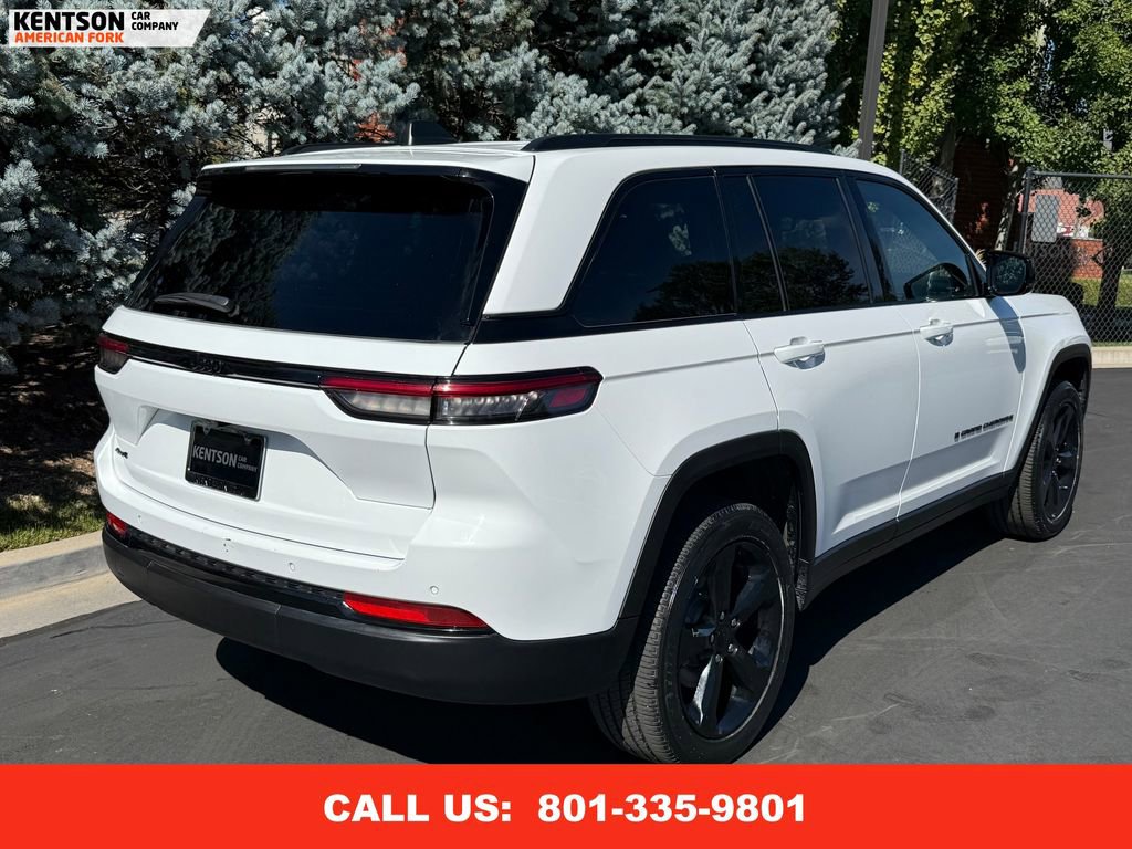 Used 2023 Jeep Grand Cherokee Altitude image 9