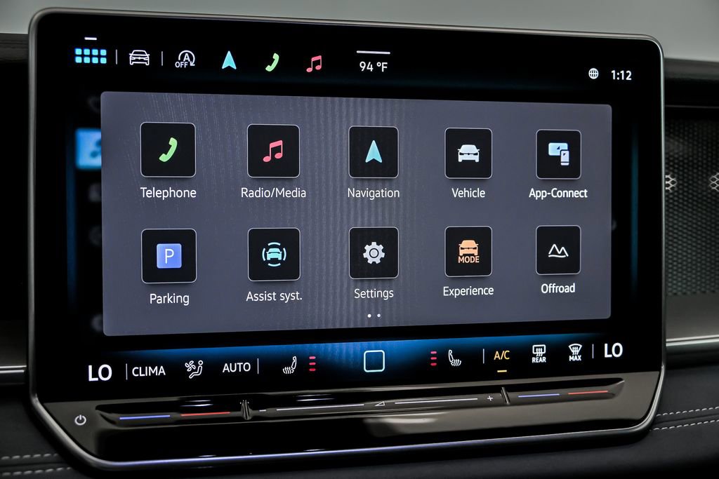 Used 2025 Volkswagen Tiguan SE w/ Panoramic Sunroof Package FWD image 13