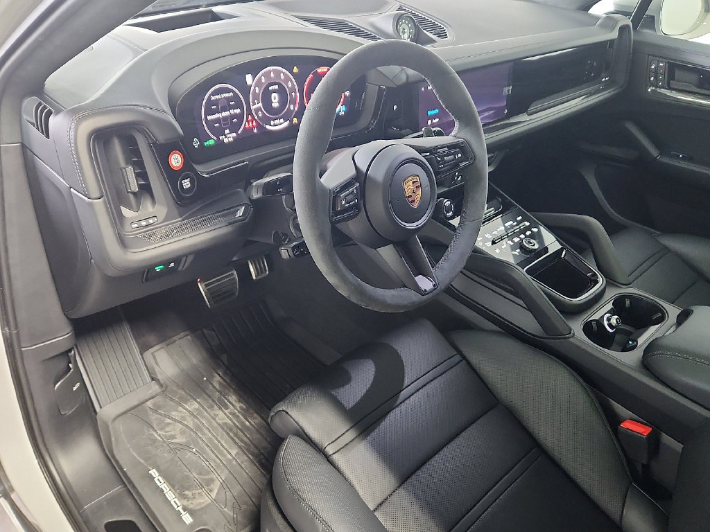 New 2026 Porsche Cayenne GTS AWD/4WD image 4