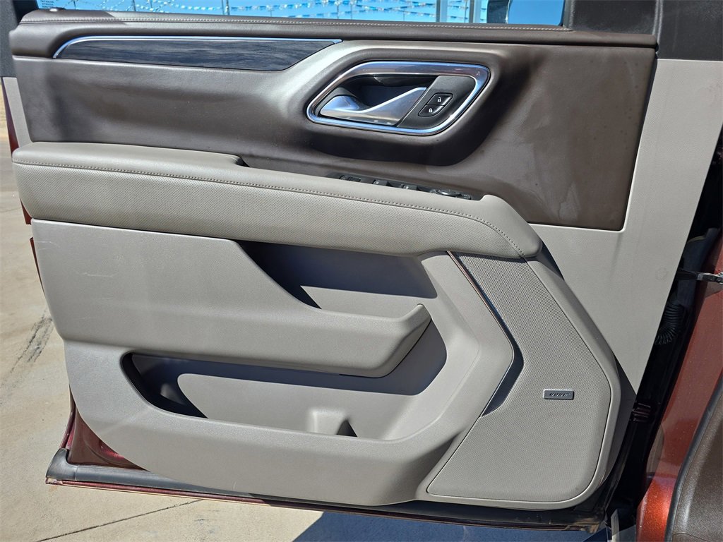 Used 2023 GMC Yukon SLT w/ SLT Premium Package image 28