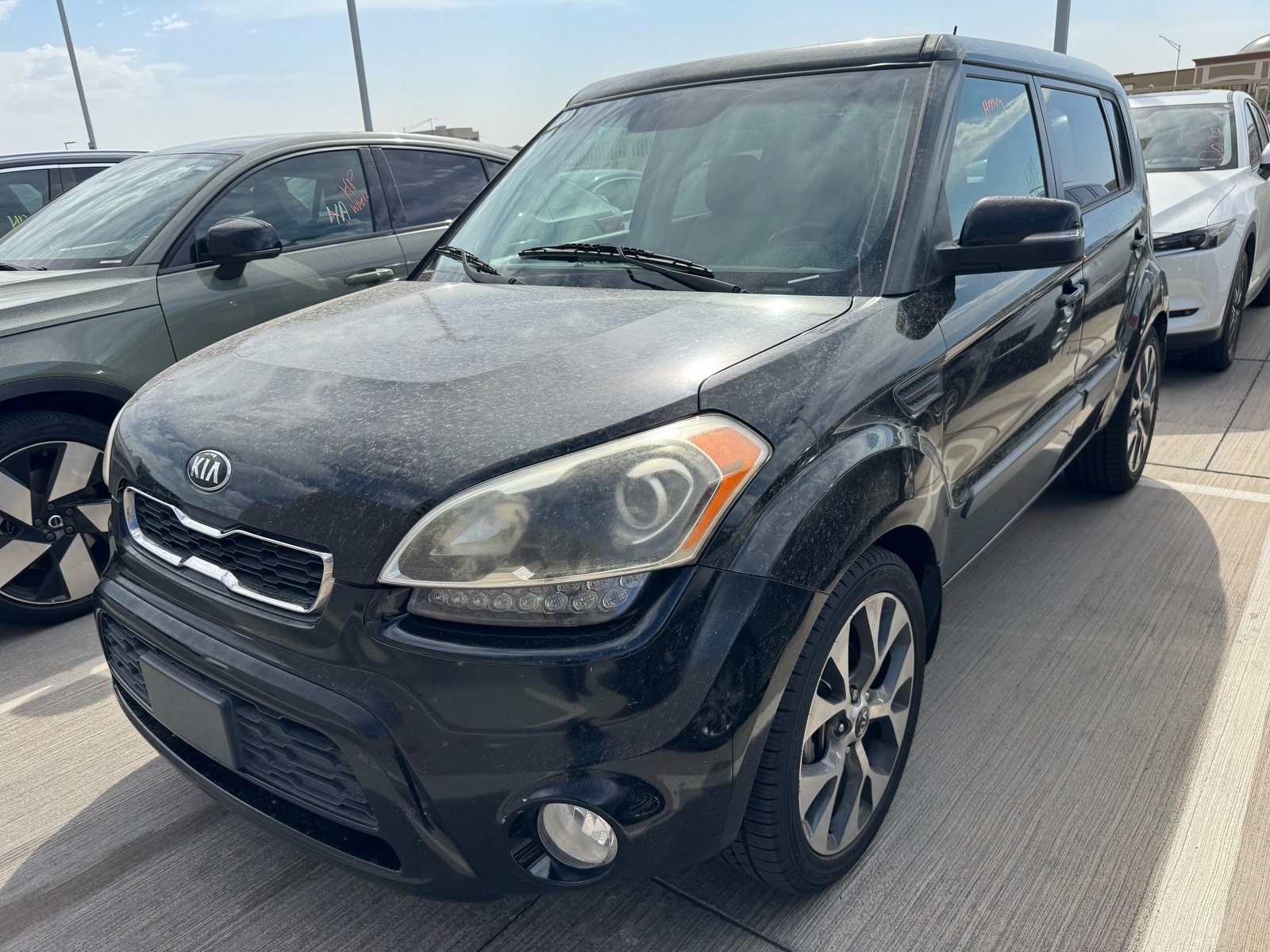 Used 2013 Kia Soul ! w/ Premium Pkg FWD image 2