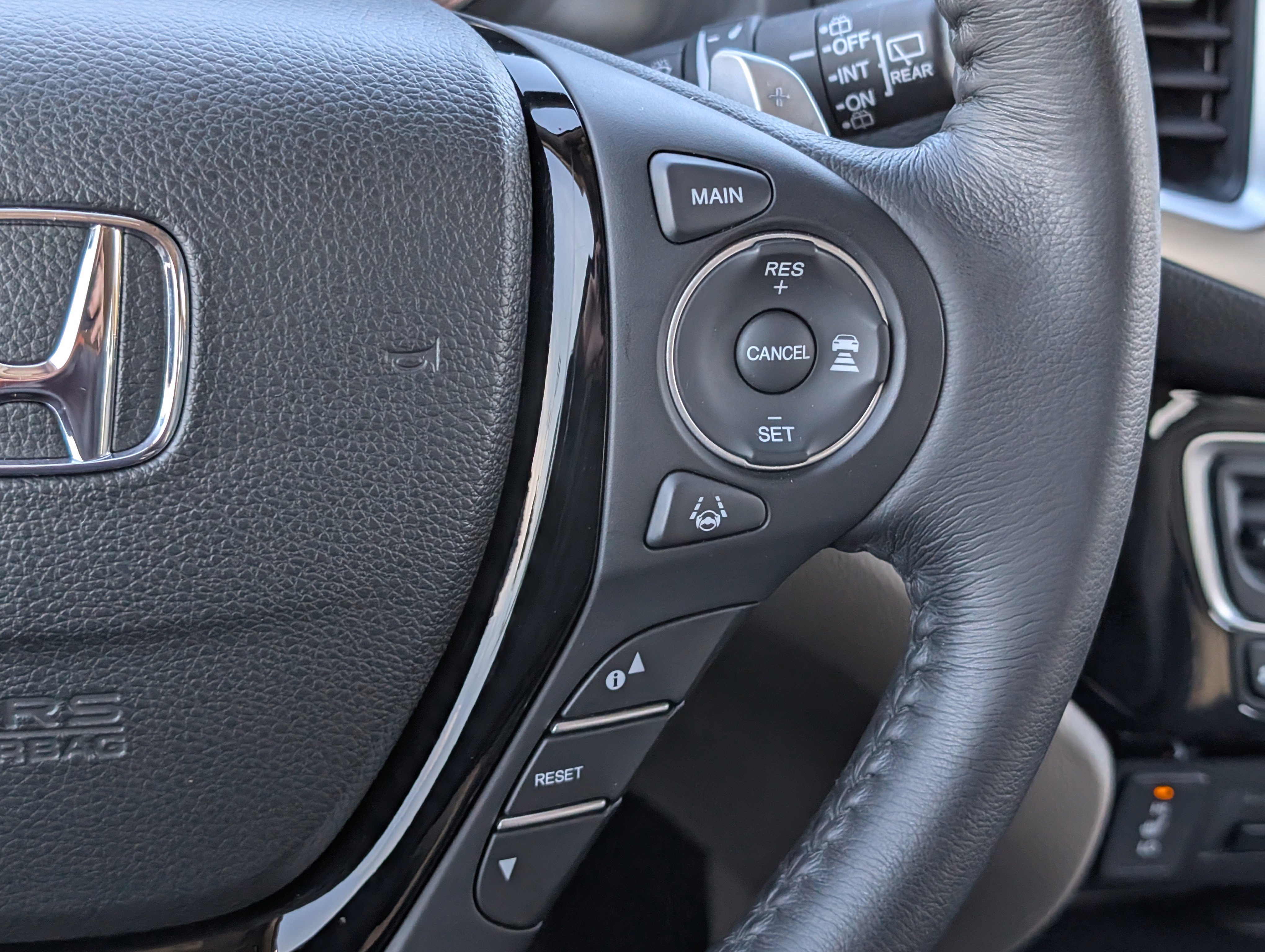 Used 2018 Honda Pilot Touring image 18