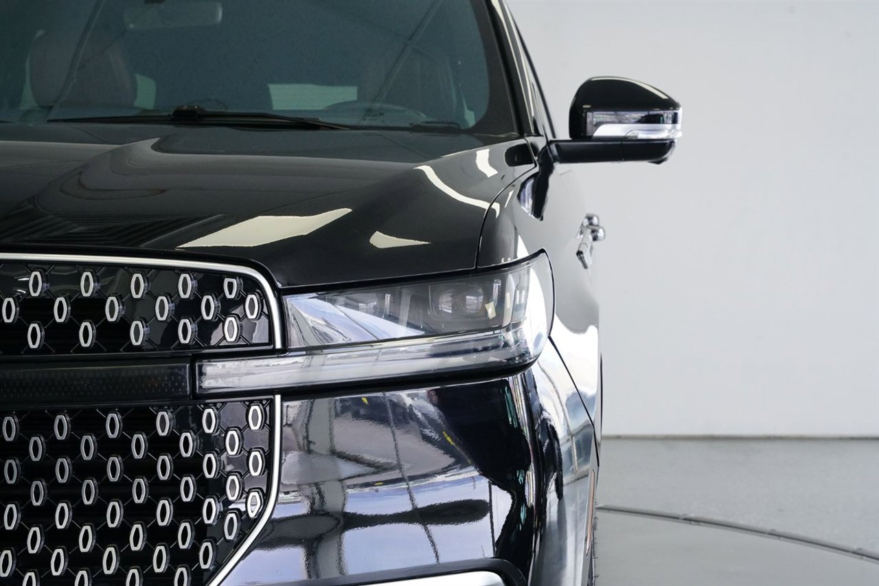 Used 2025 Lincoln Navigator Reserve image 5