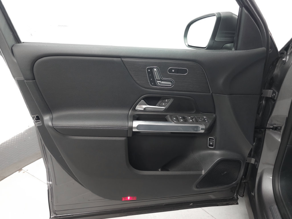 Certified 2026 Mercedes-Benz GLB 250 4MATIC image 5