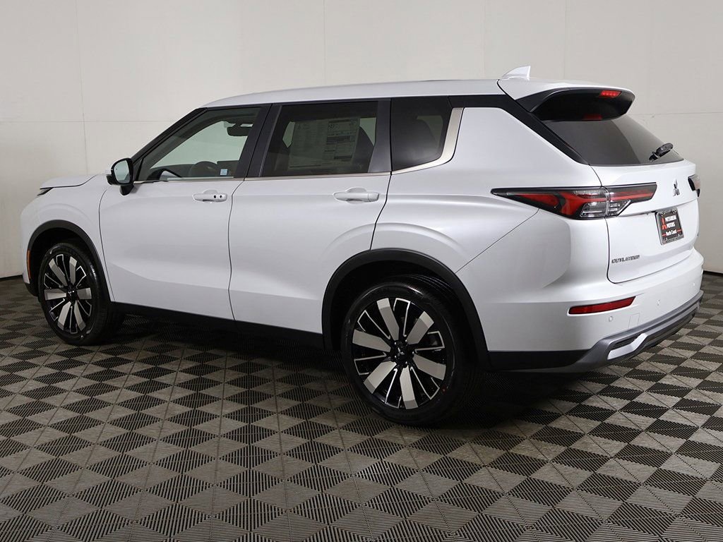 New 2025 Mitsubishi Outlander SE FWD image 16
