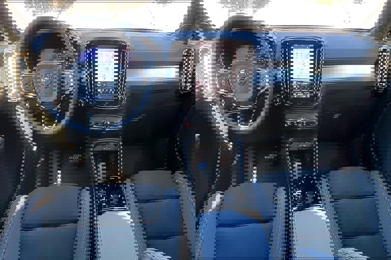 New 2026 Volvo XC40 B5 Ultra w/ Climate Package image 7