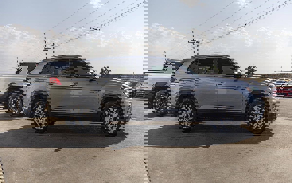 Used 2020 Volkswagen Atlas Cross Sport S image 2