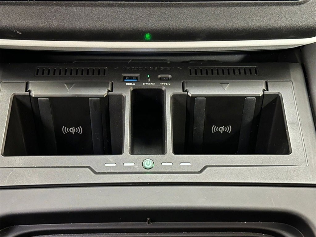 Used 2024 Land Rover Defender 130 S image 28