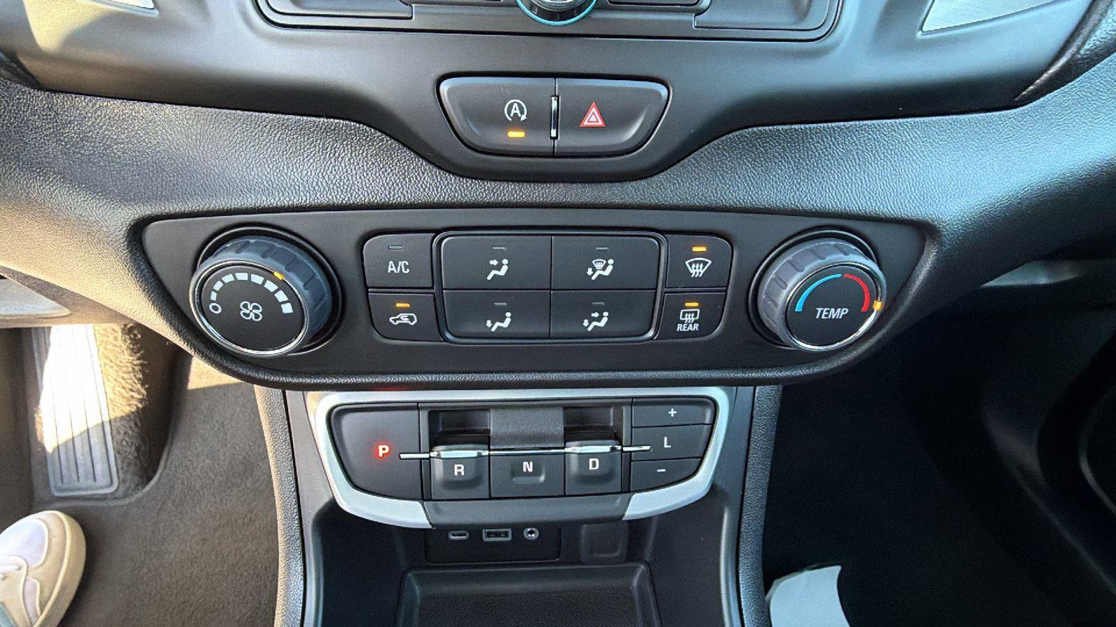 Used 2024 GMC Terrain SLE image 11