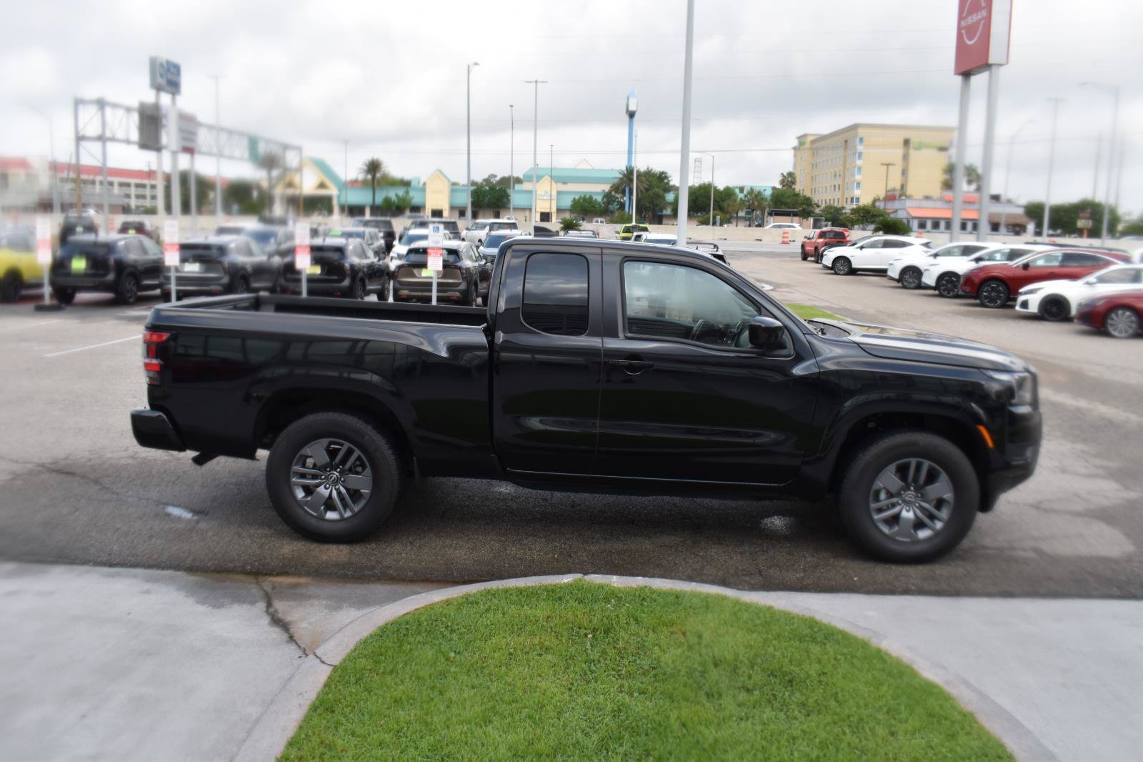 Certified 2025 Nissan Frontier SV RWD image 16