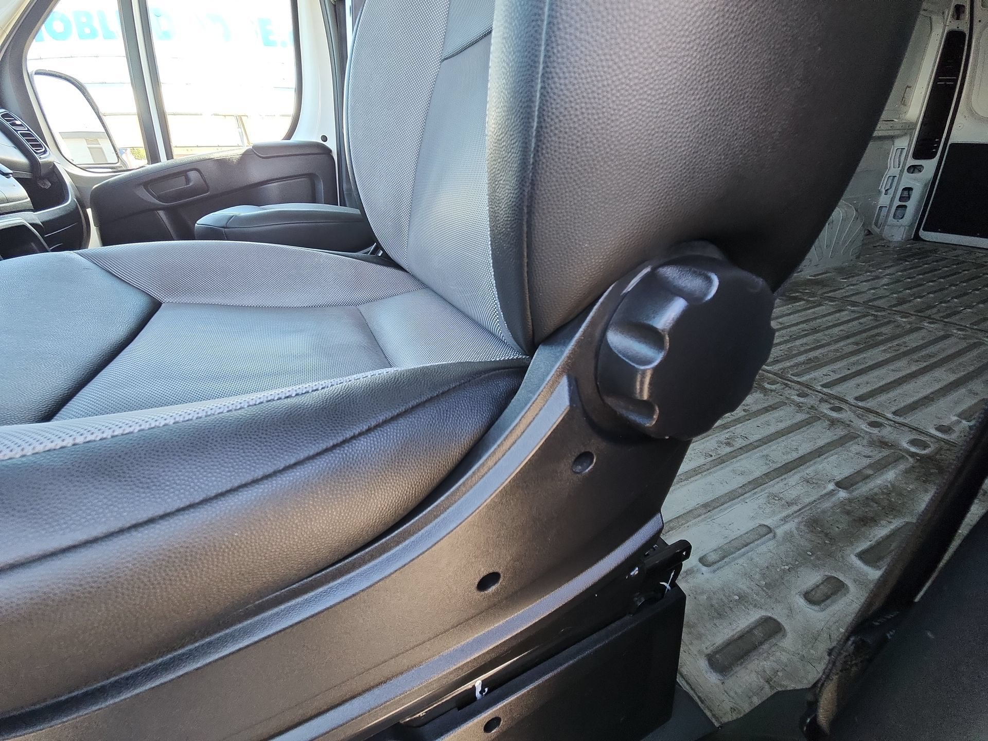 Used 2025 RAM ProMaster 3500 w/ Convenience Group FWD image 14