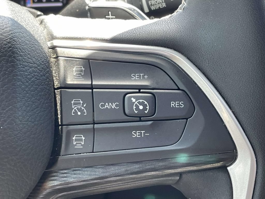 Used 2023 Jeep Grand Cherokee Altitude AWD/4WD image 22