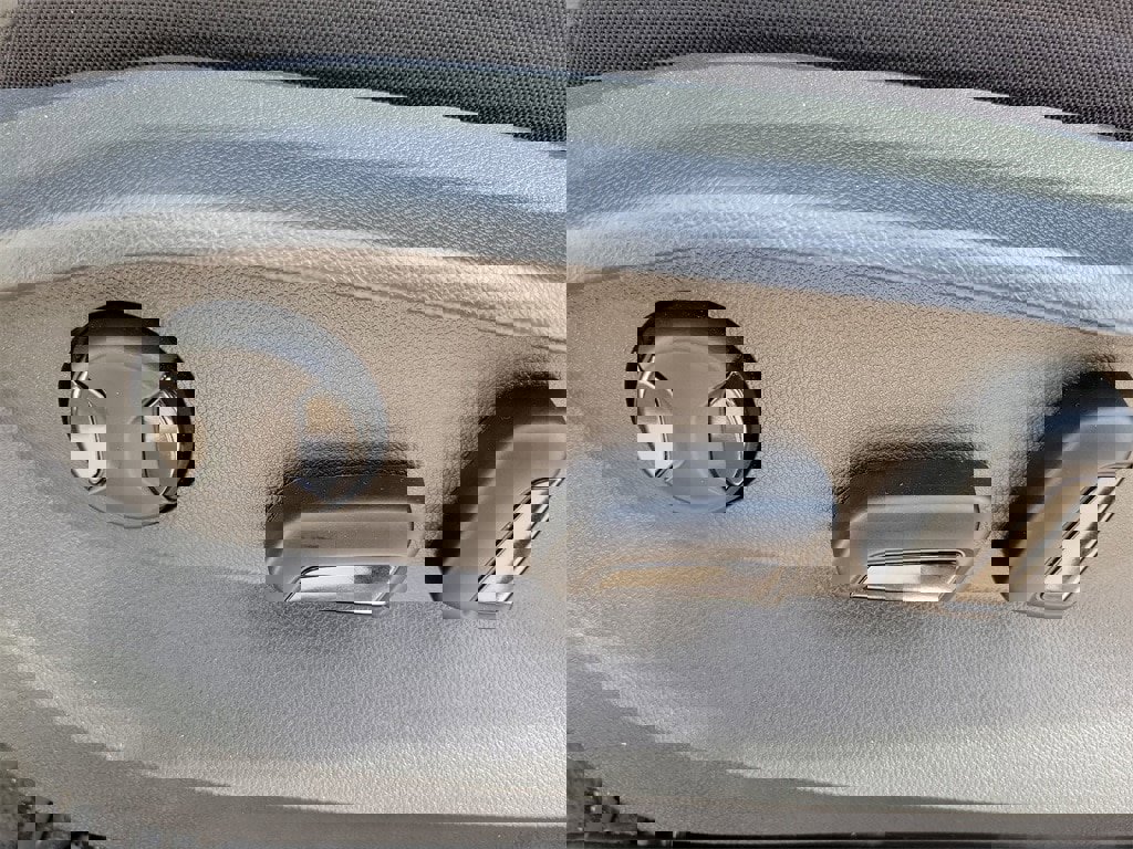 Used 2024 Volkswagen Tiguan SE image 17