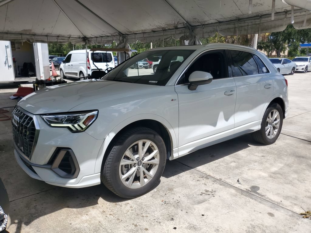 Used 2024 Audi Q3 2.0T Premium w/ Convenience Package AWD/4WD image 1