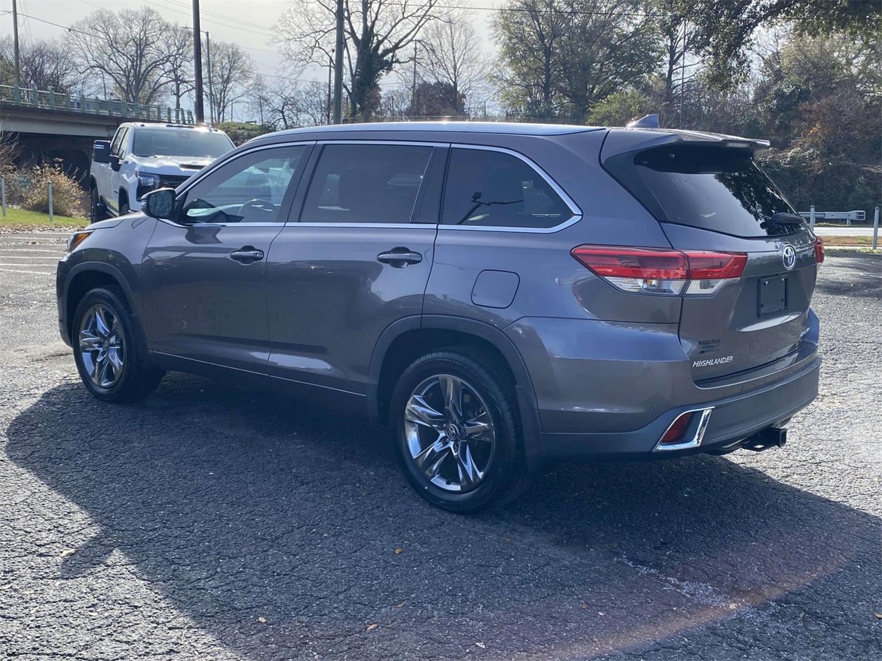Used 2019 Toyota Highlander AWD V6 image 4