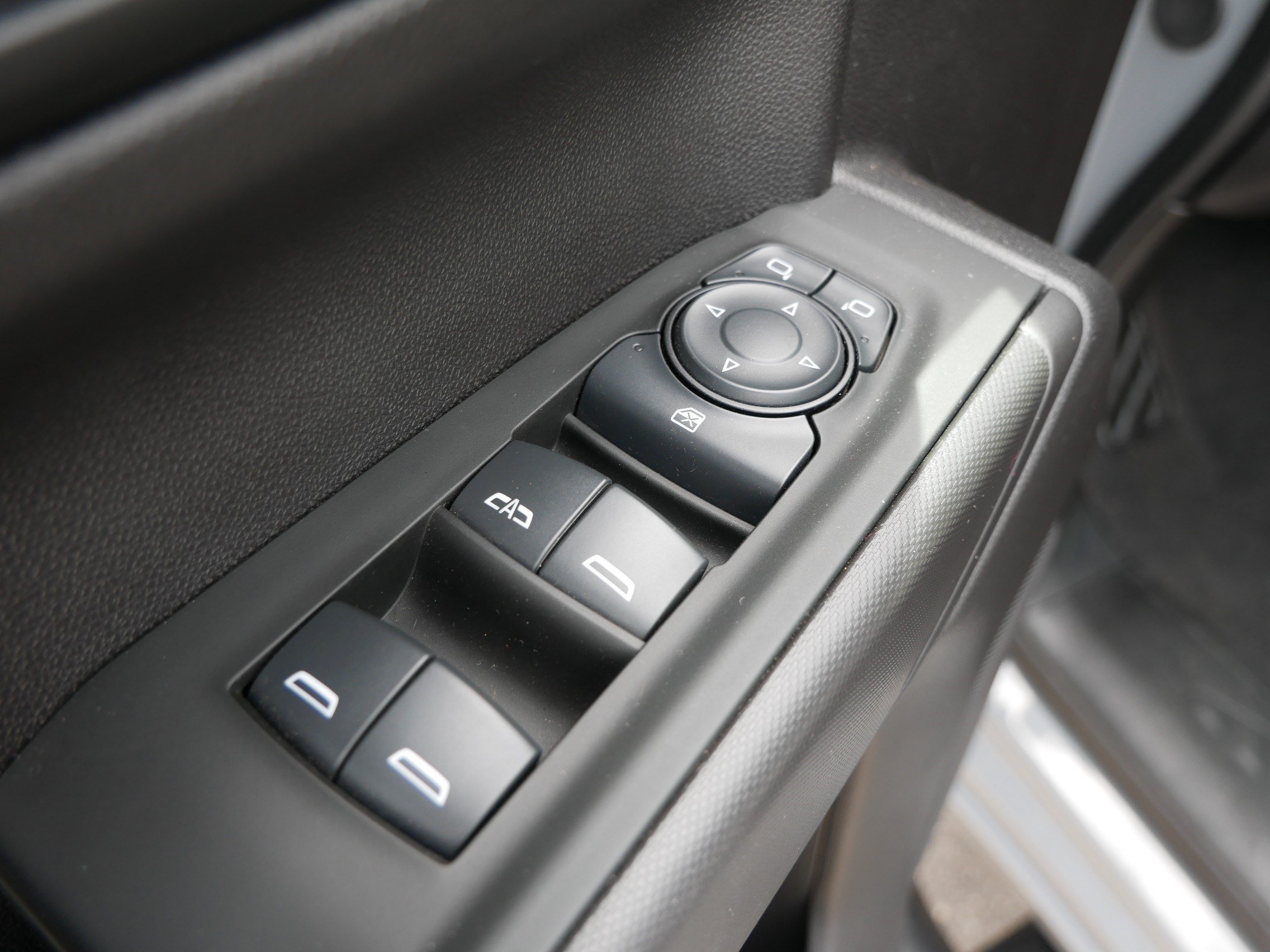 Used 2024 Chevrolet Silverado 1500 Custom Trail Boss w/ Turbomax Blackout Package AWD/4WD image 19