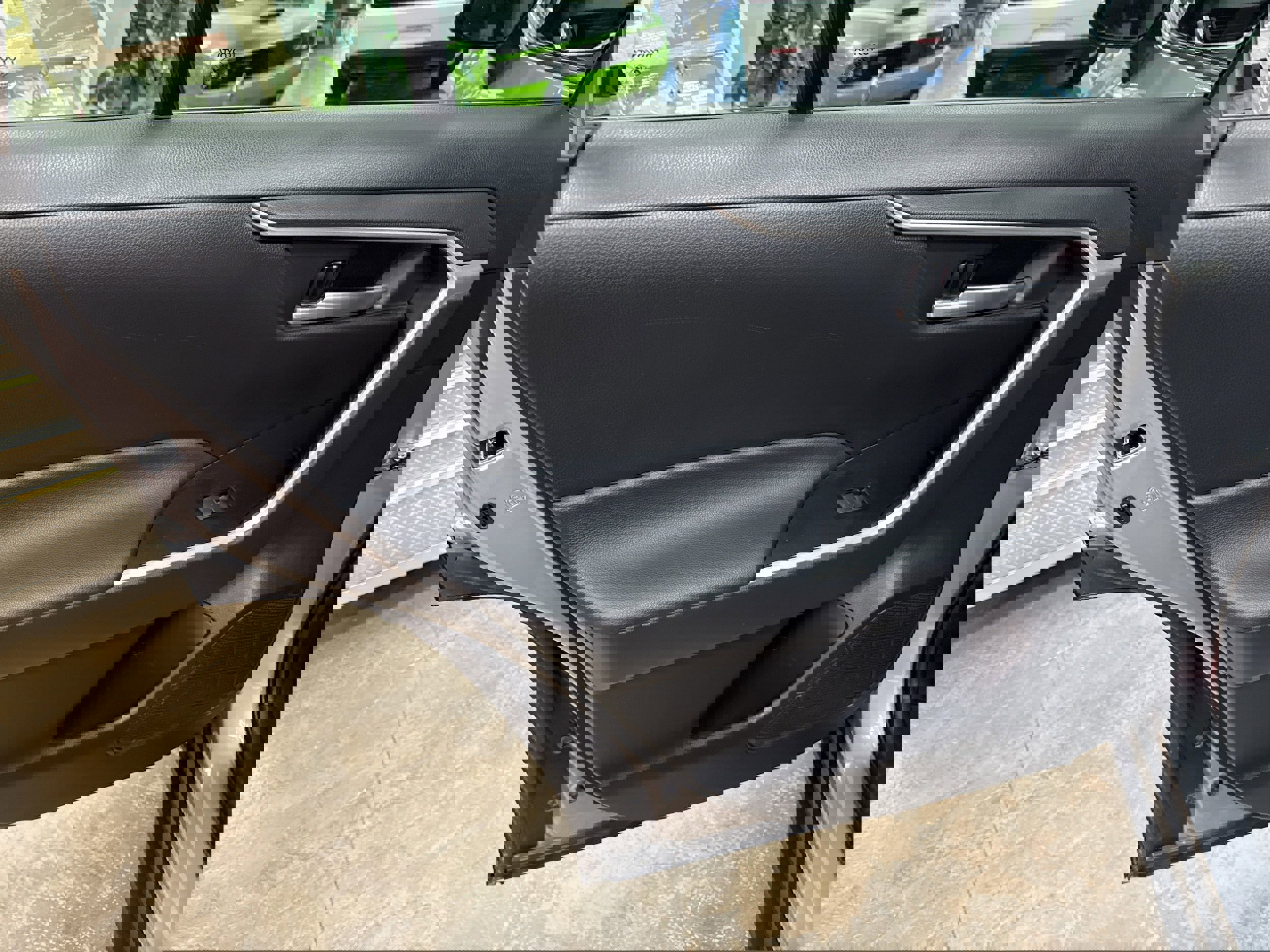 Used 2024 Toyota RAV4 SE w/ Convenience Package image 24