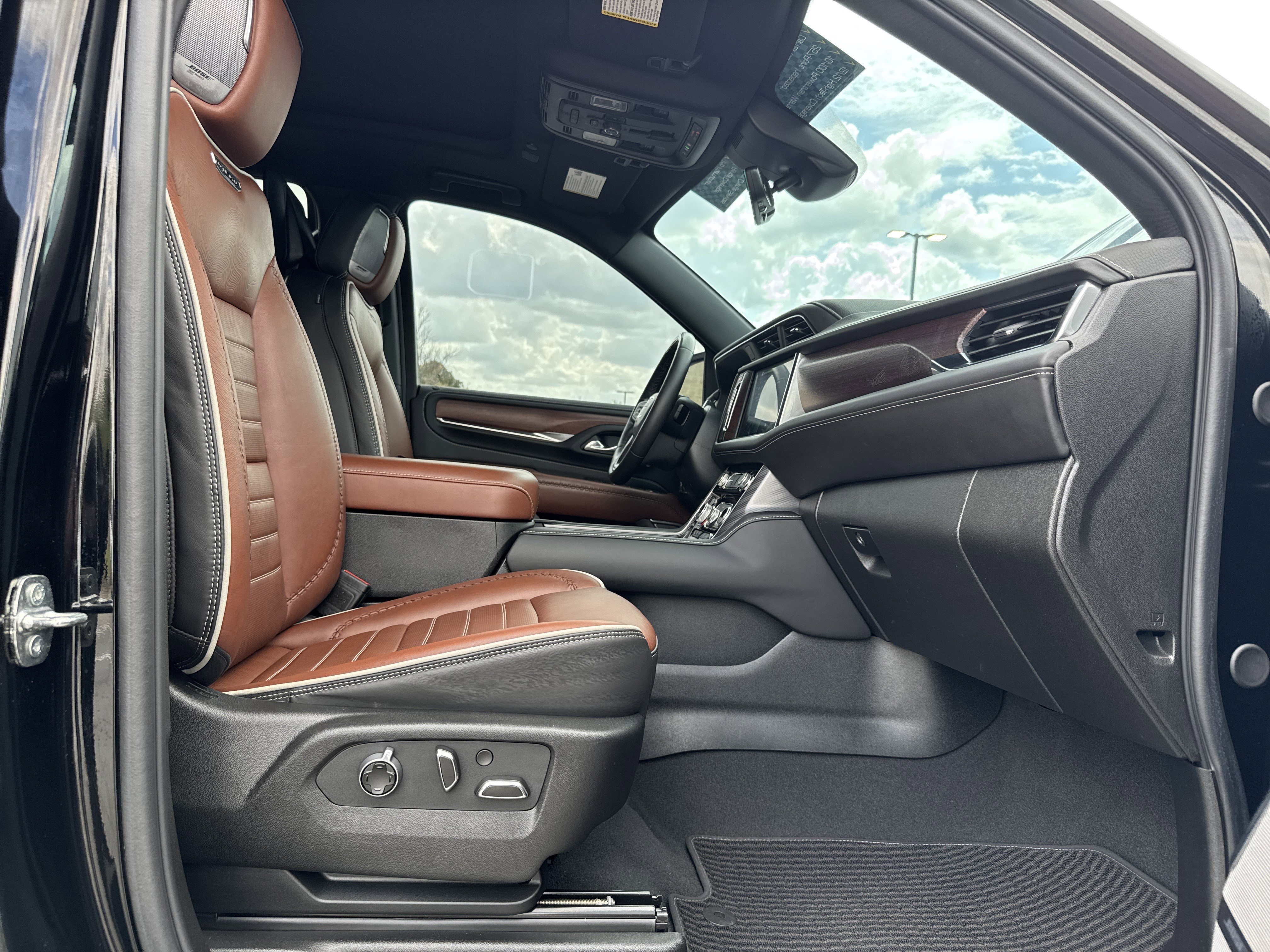 Used 2024 GMC Yukon Denali Ultimate image 36