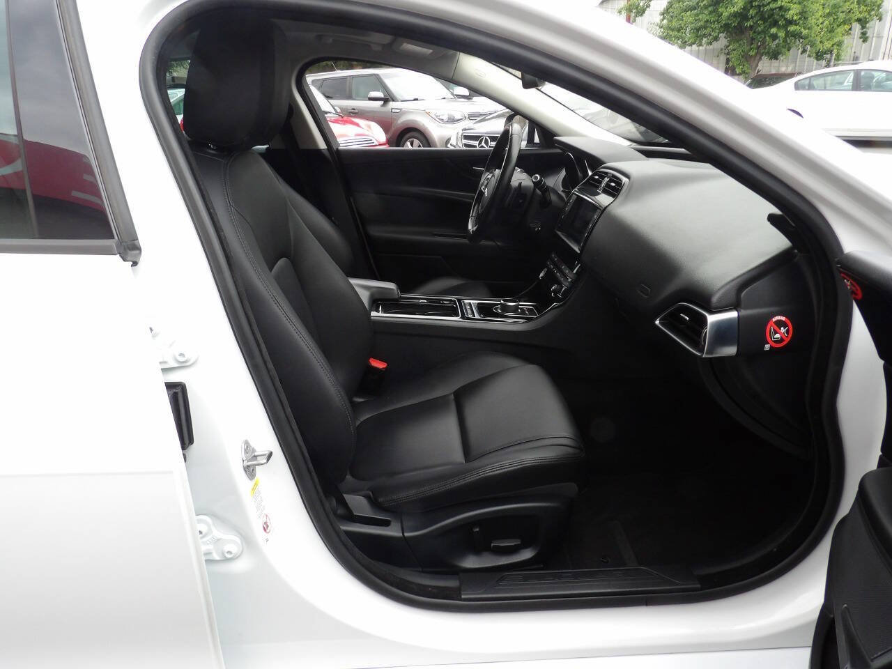 Used 2018 Jaguar XE RWD image 6