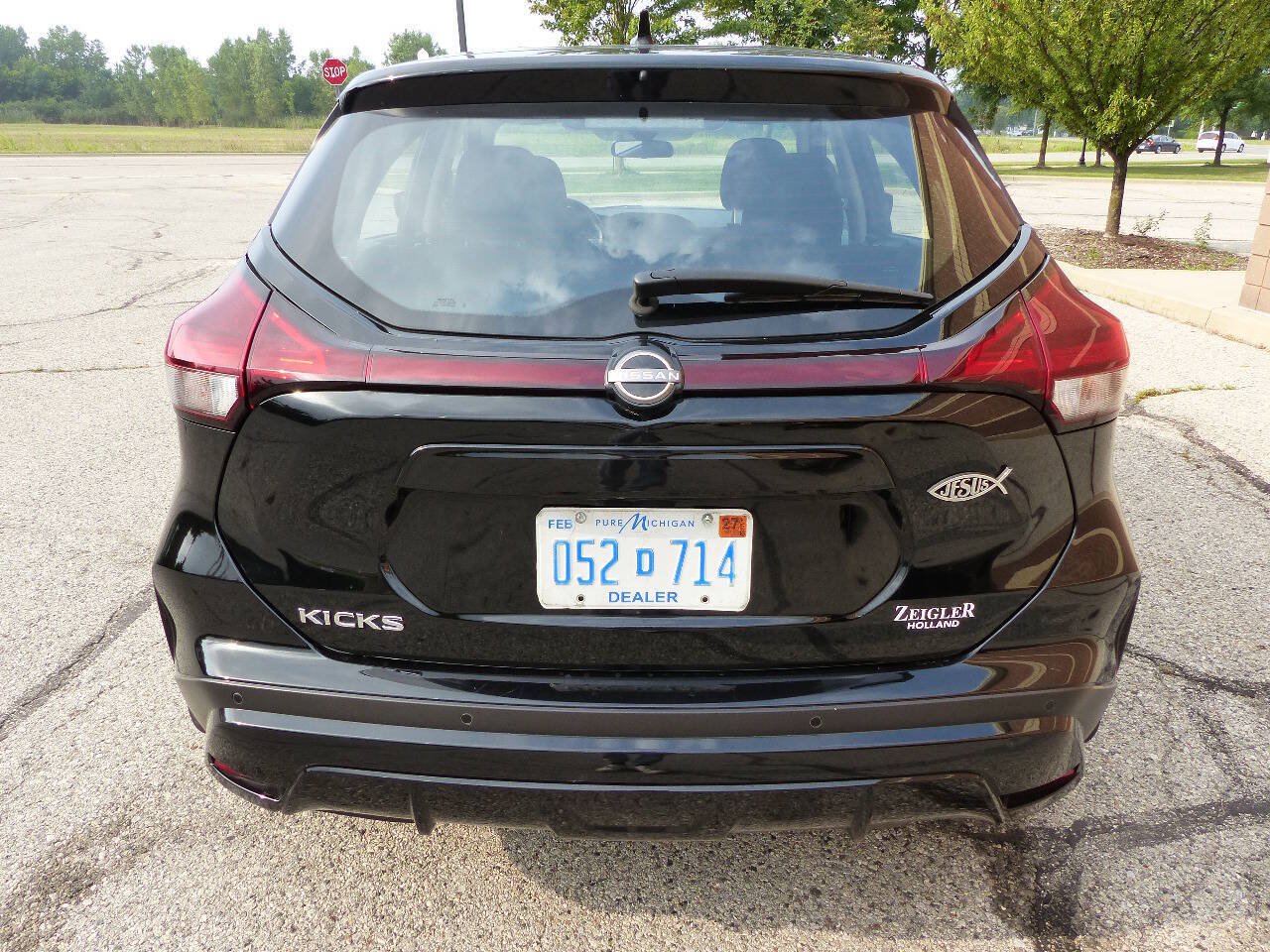 Used 2024 Nissan Kicks S FWD image 7