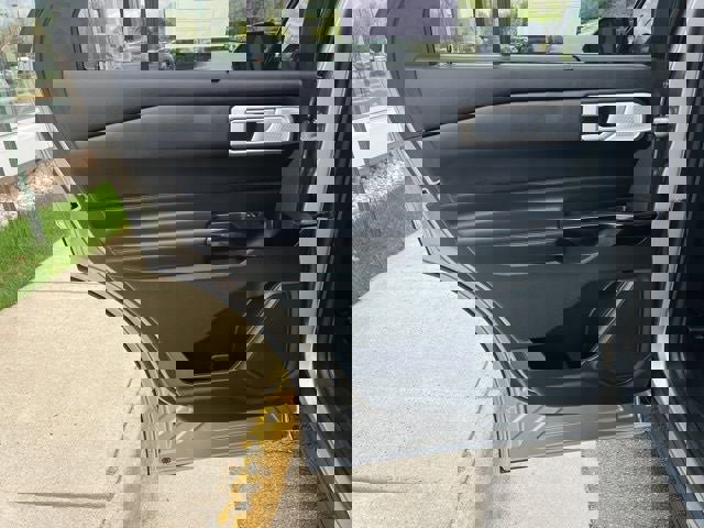 Certified 2024 Ford Explorer Platinum w/ Technology Package image 18