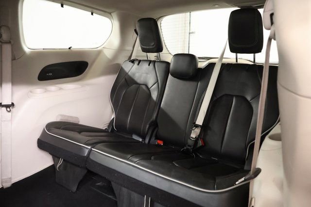 Used 2023 Chrysler Pacifica Limited FWD image 27