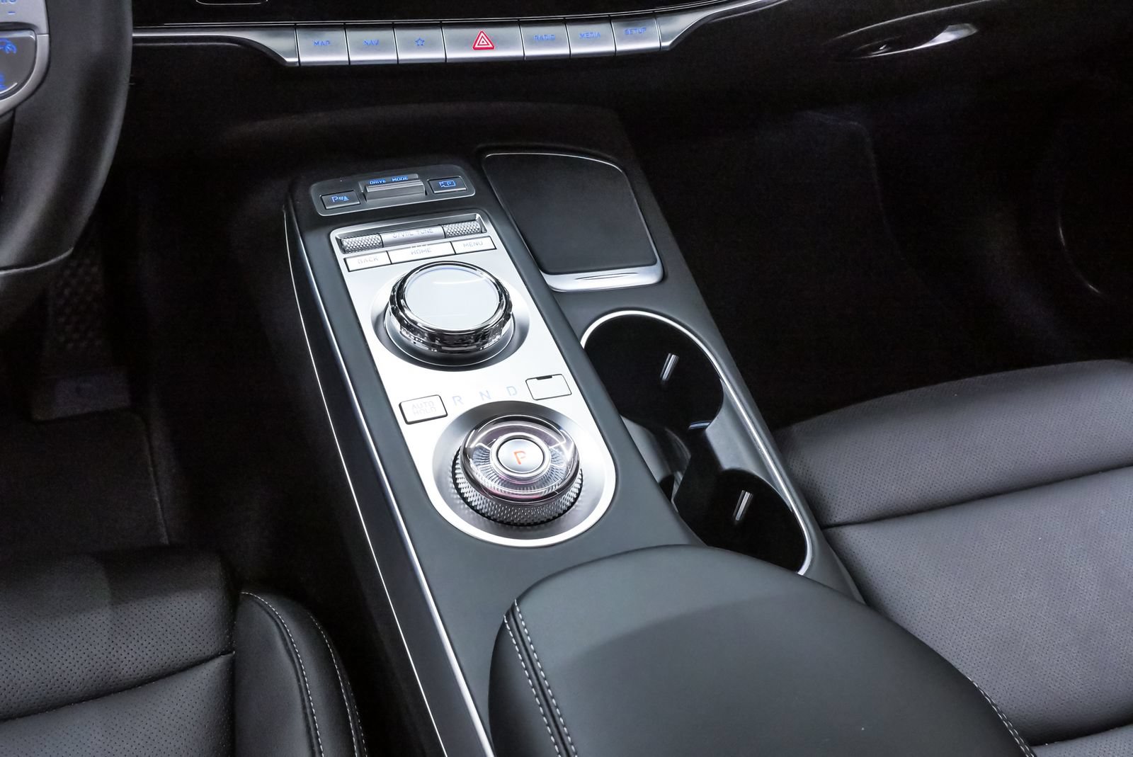 Certified 2023 Genesis GV70 2.5T w/ Select Package AWD/4WD image 19