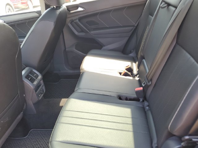Used 2023 Volkswagen Tiguan SE w/ Panoramic Sunroof Package AWD/4WD image 14