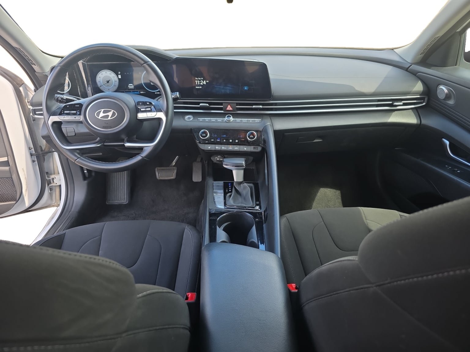Used 2025 Hyundai Elantra SEL FWD image 12