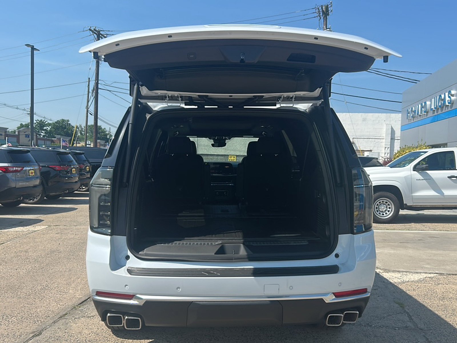 New 2026 Chevrolet Suburban High Country AWD/4WD image 11