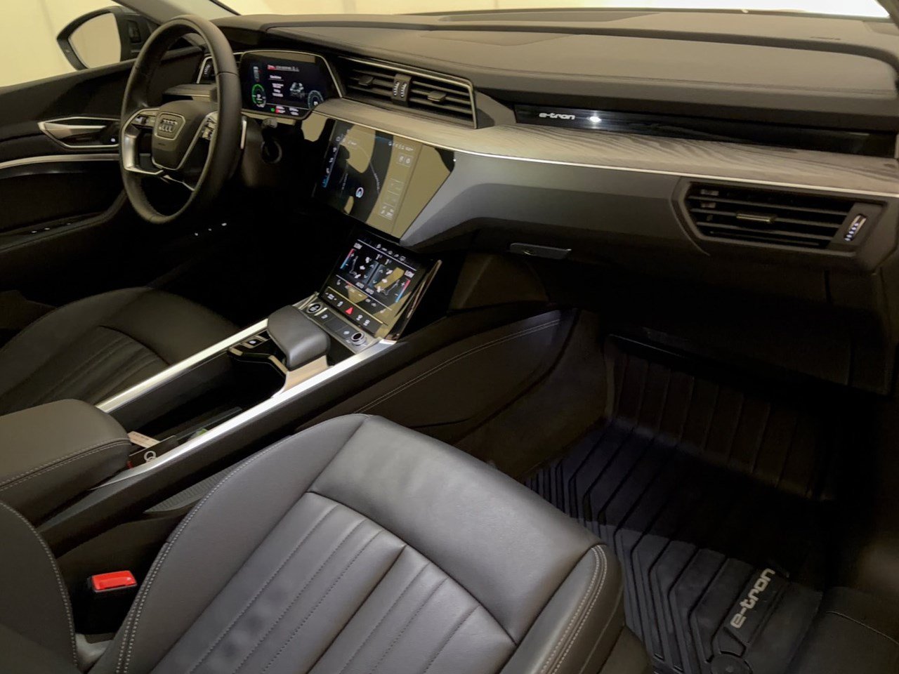 Certified 2024 Audi Q8 e-tron Premium AWD/4WD image 31
