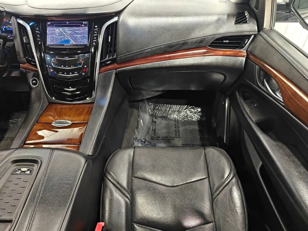 Used 2016 Cadillac Escalade ESV Luxury image 29