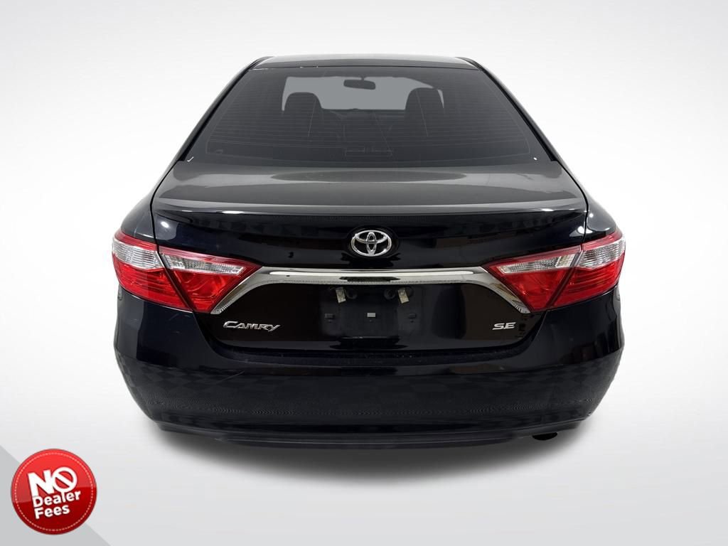 Used 2017 Toyota Camry SE image 4