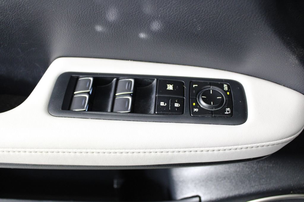 Used 2022 Lexus RX 350L Premium w/ Premium Package AWD/4WD image 23