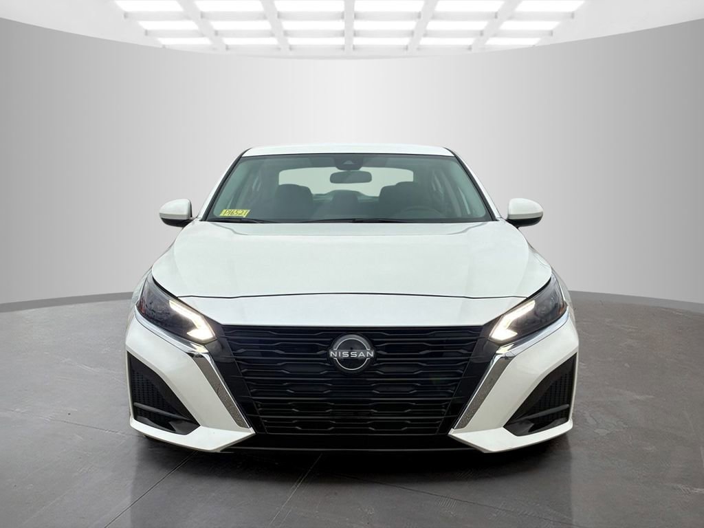 Used 2023 Nissan Altima 2.5 SV FWD image 3