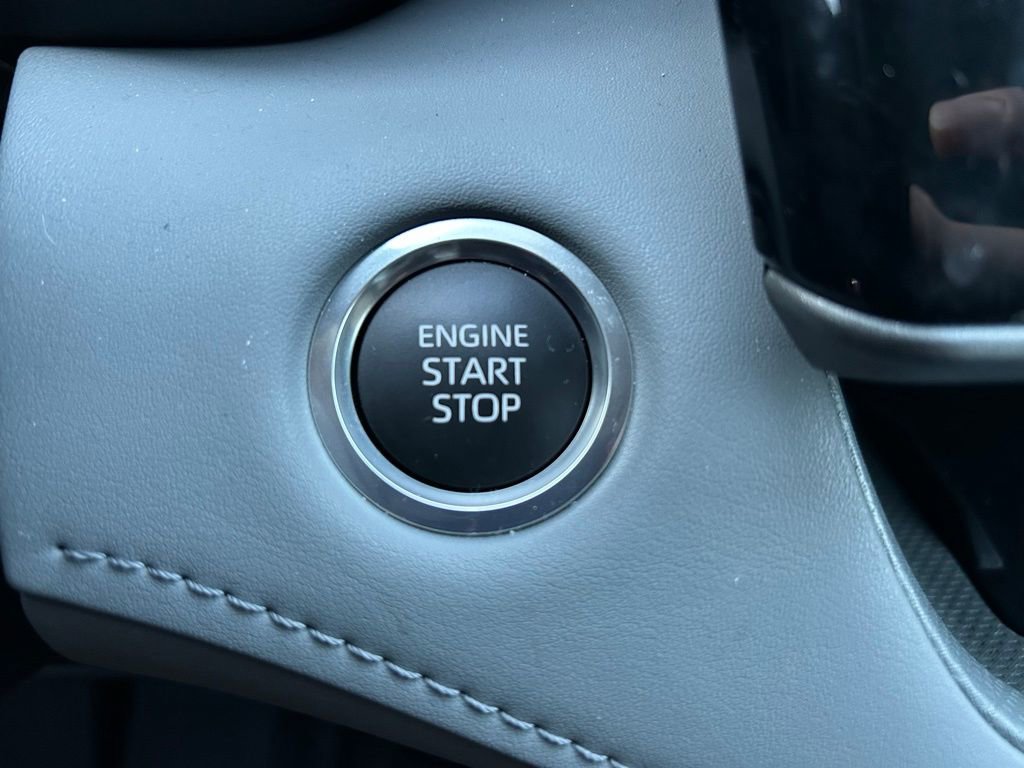 Certified 2025 Toyota Highlander Limited image 30