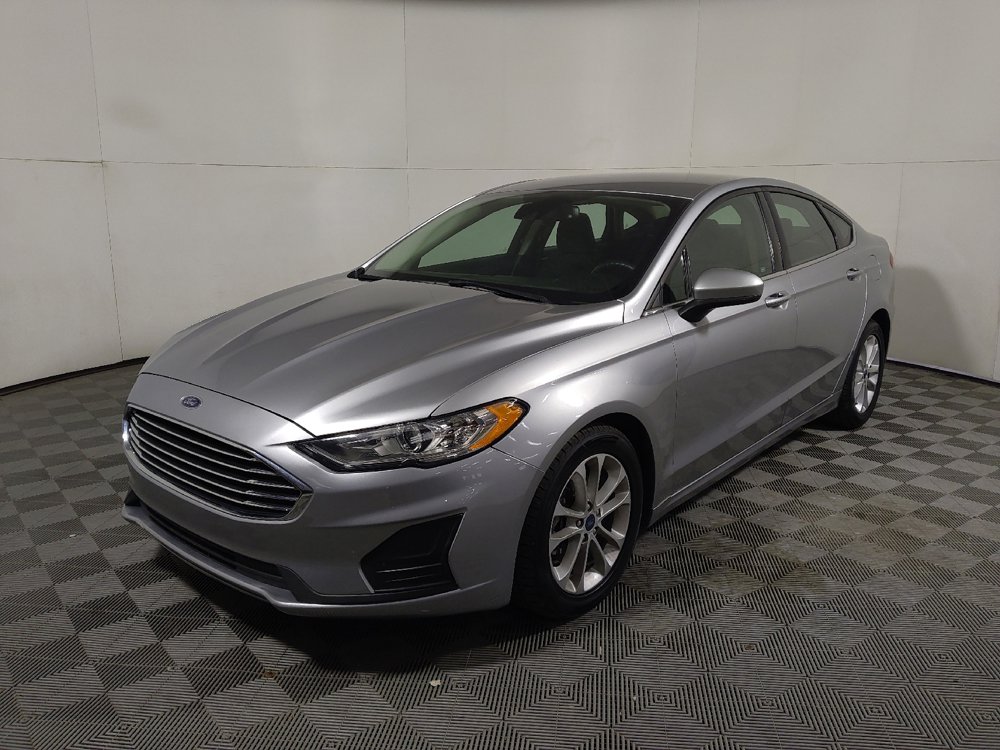 Used 2020 Ford Fusion SE FWD image 2