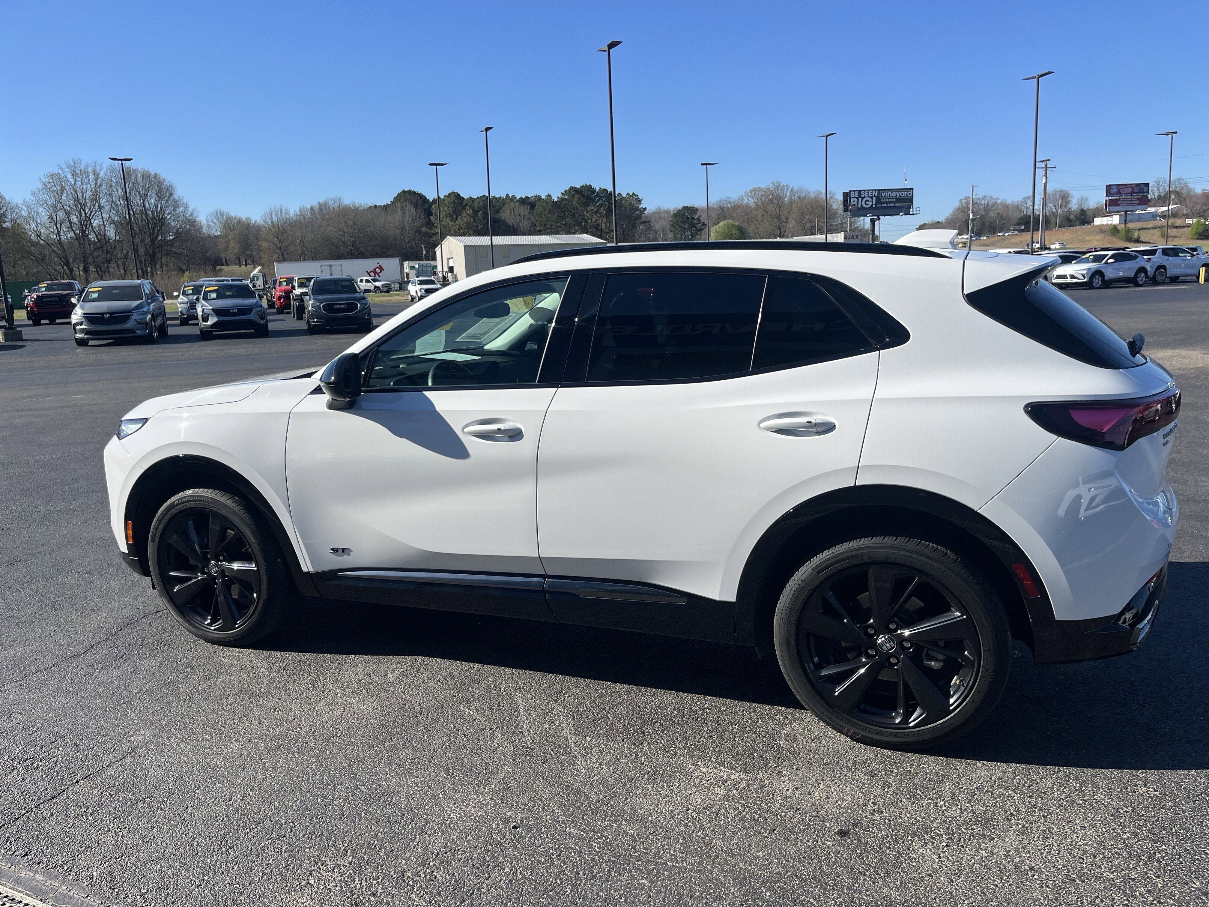Used 2025 Buick Envision Sport Touring image 2