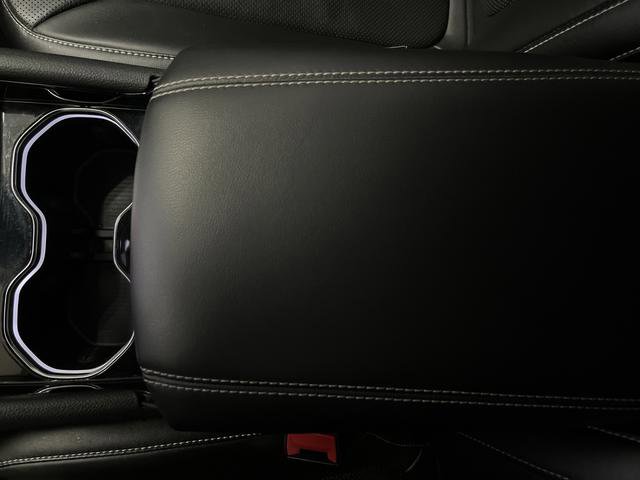 Used 2023 Jeep Grand Cherokee Limited w/ Luxury Tech Group II image 20