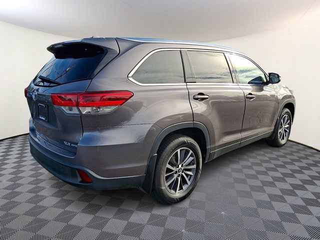 Used 2019 Toyota Highlander XLE AWD/4WD image 6