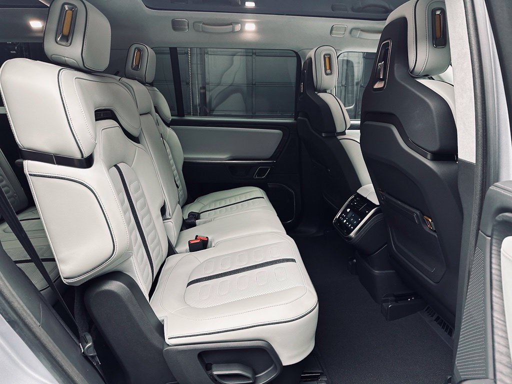 Used 2024 Rivian R1S Adventure Dual AWD/4WD image 22