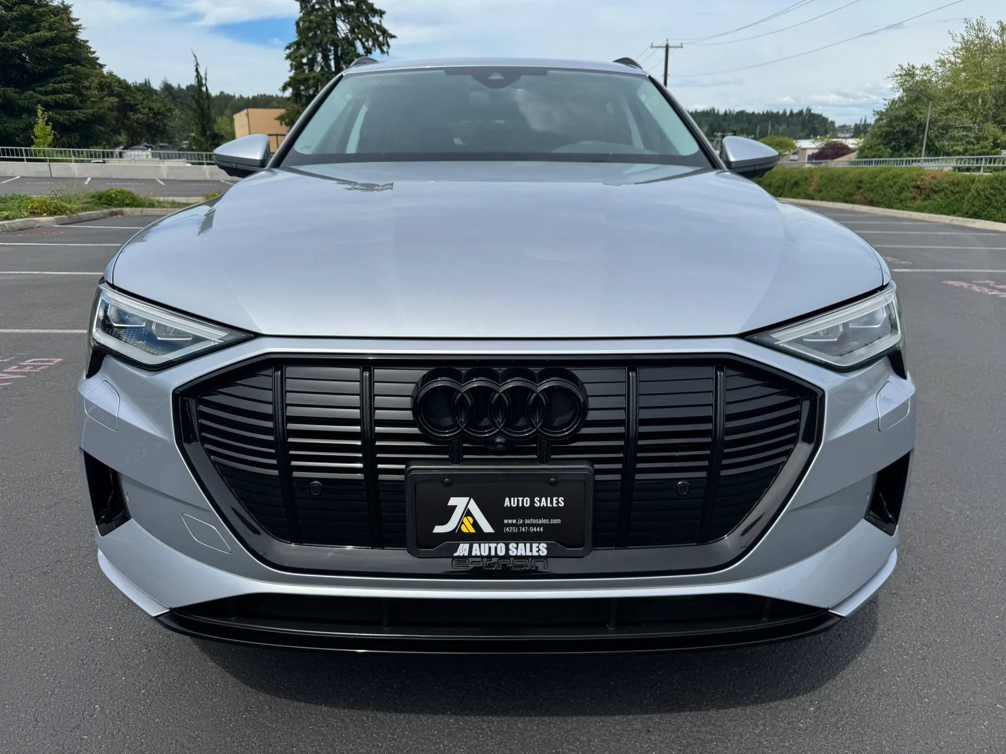 Used 2022 Audi e-tron Premium Plus w/ Premium Plus Package AWD/4WD image 3
