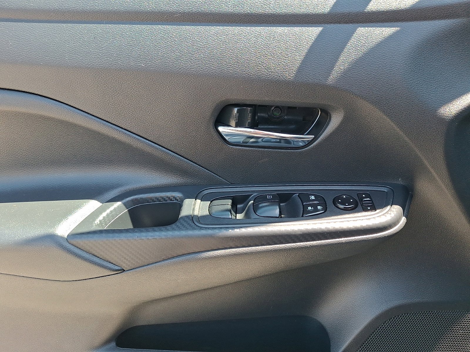 Used 2023 Nissan Versa SV FWD image 12