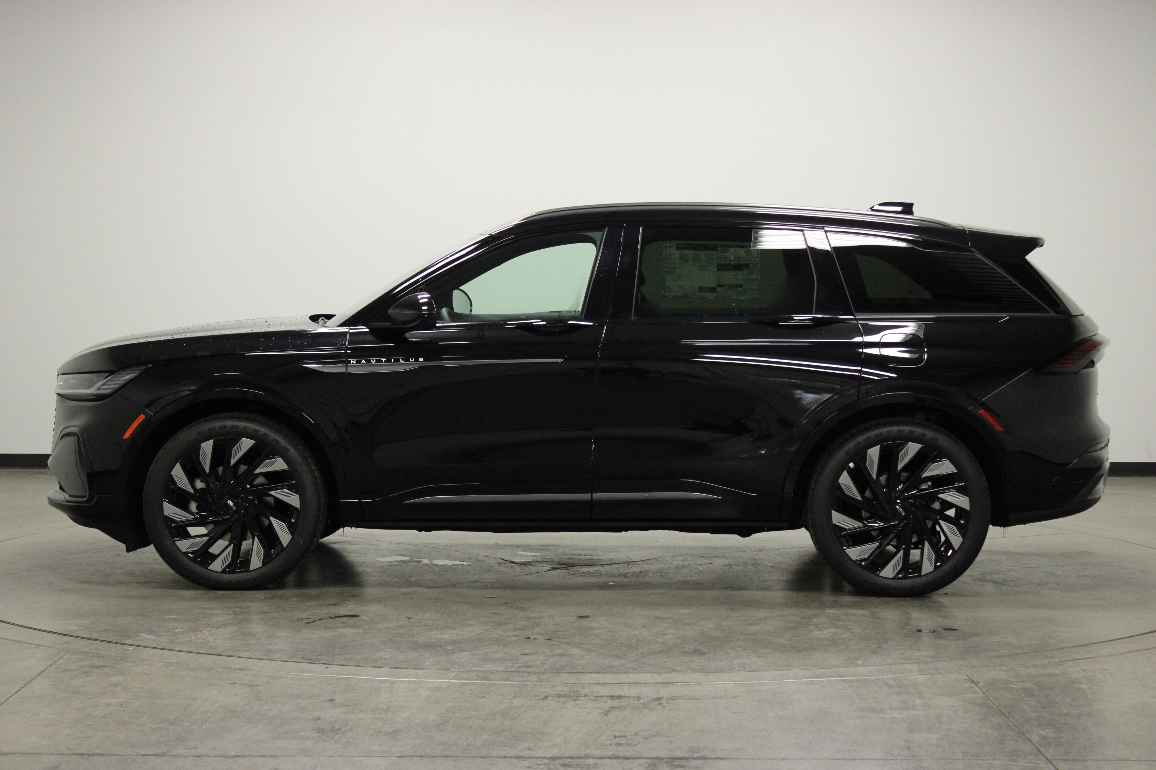 New 2026 Lincoln Nautilus Reserve w/ Jet Appearance Package image 5